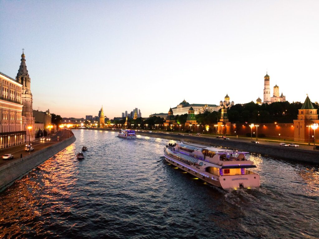 boat cruise on thames