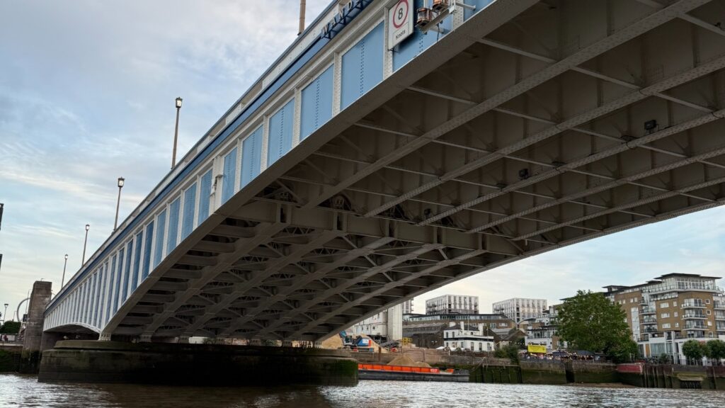 Wandsworth Bridge Thames River Sightseeing Cruise